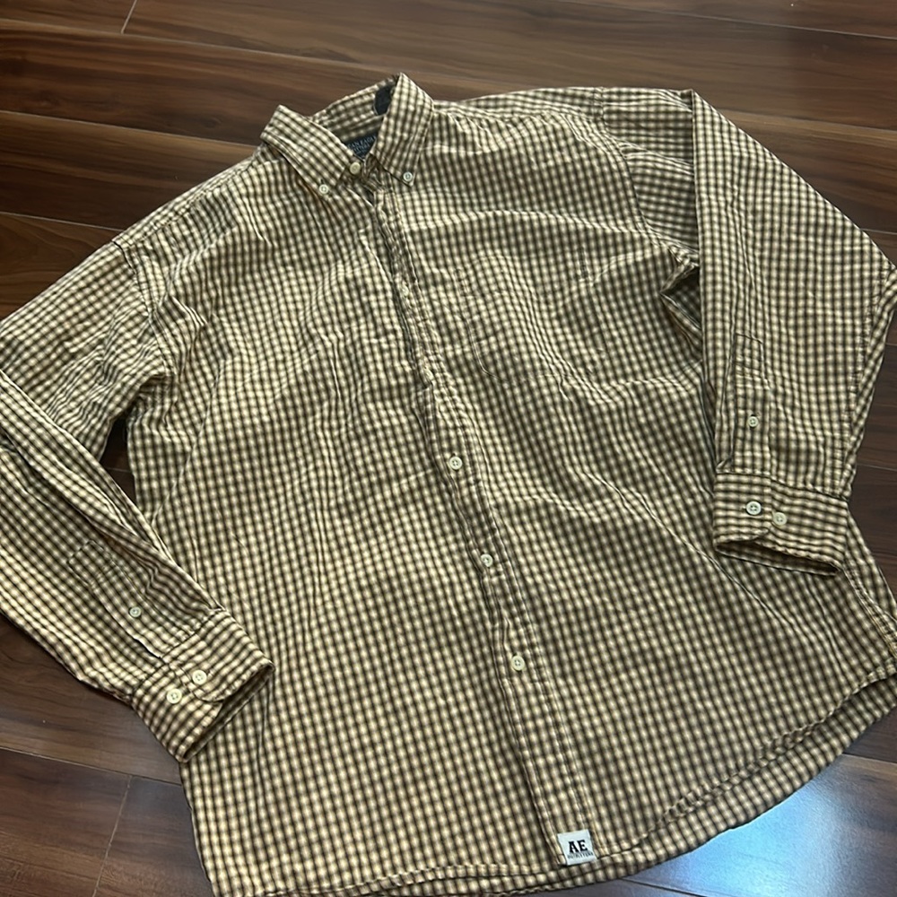 Medium American eagle plaid 100% cotton button down shirt